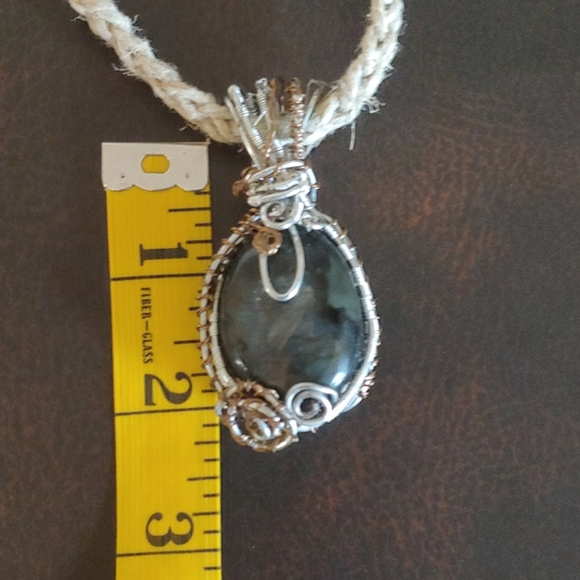 SALE✨NEW✨Labradorite Pendant Necklace - Picture 7 of 9